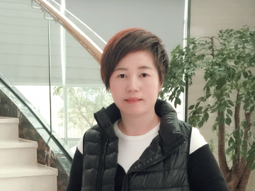 徐鳳春：專注于塑膠行業的紅粉商人