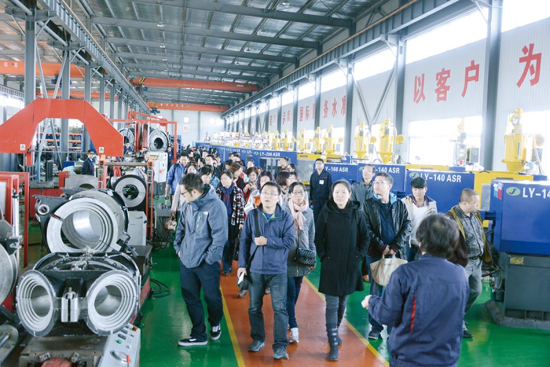 _近40家設計院的給排水設計領域的專家、總工、工程師約100人到天津軍星管業集團有限公司廠區進行參觀DSC6087