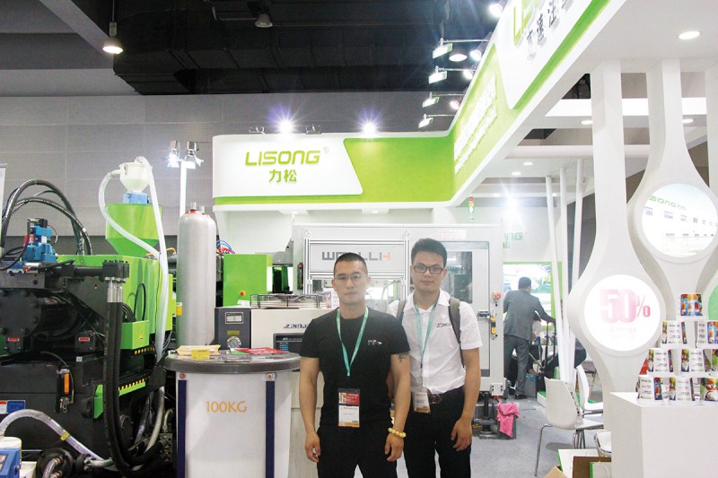 臺州市黃巖力松機械有限公司金經理(左)