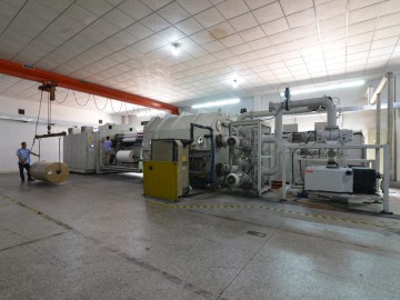 彩龍鍍膜：凝心聚力造“精品”