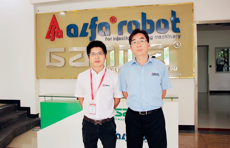 艾爾發副總經理張景棠(右)