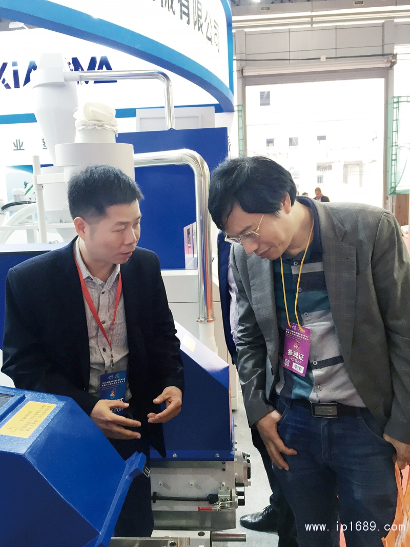 曉馬銷售經理（左）藍志明