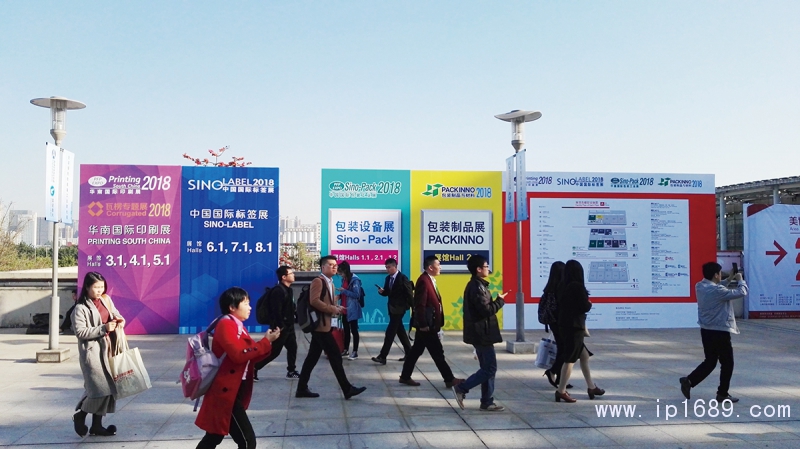 陸續(xù)到達的觀眾