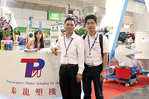 泰龍彭彪田(左)