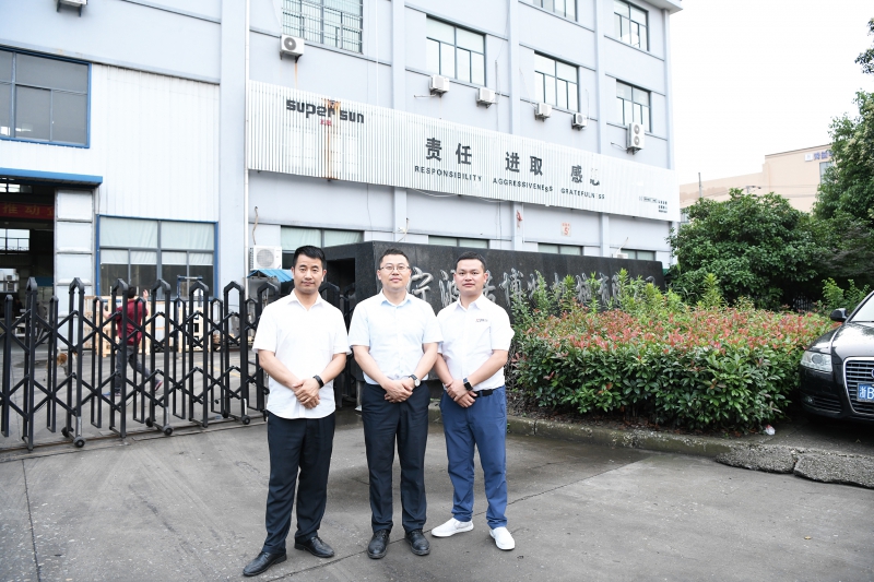 諾博特-吳春輝總經(jīng)理(中)楊華平(左)徐森(右)