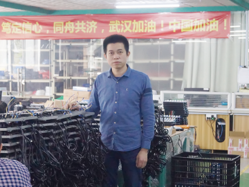 靈科：危難時刻勇?lián)熑?/></a></div></td>
<td width=