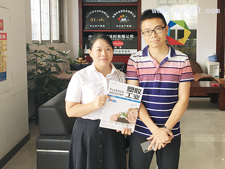 廣東法蘭迪涂料有限公司總經理鄒均(右)