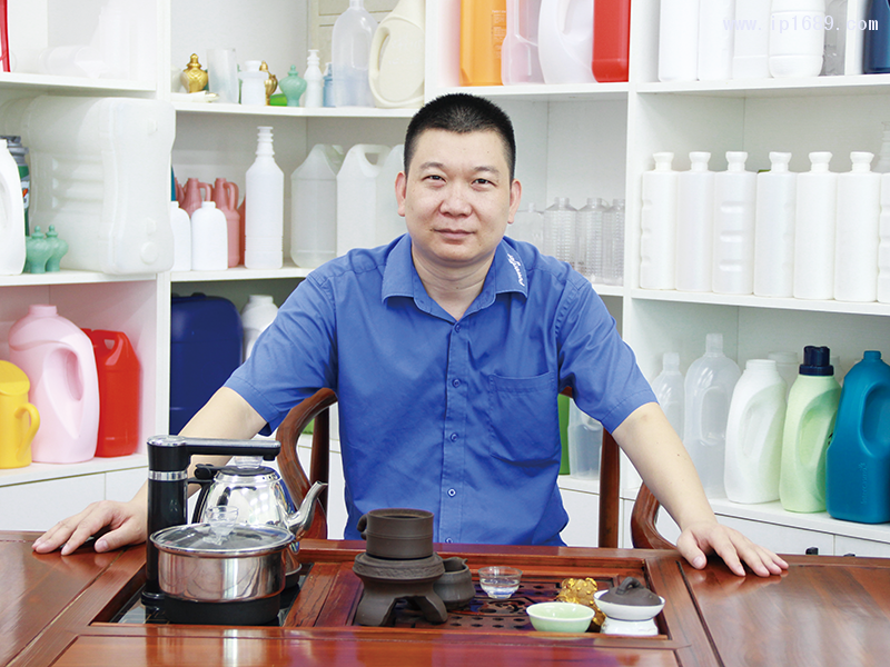 銷(xiāo)售總監(jiān)曾貴江