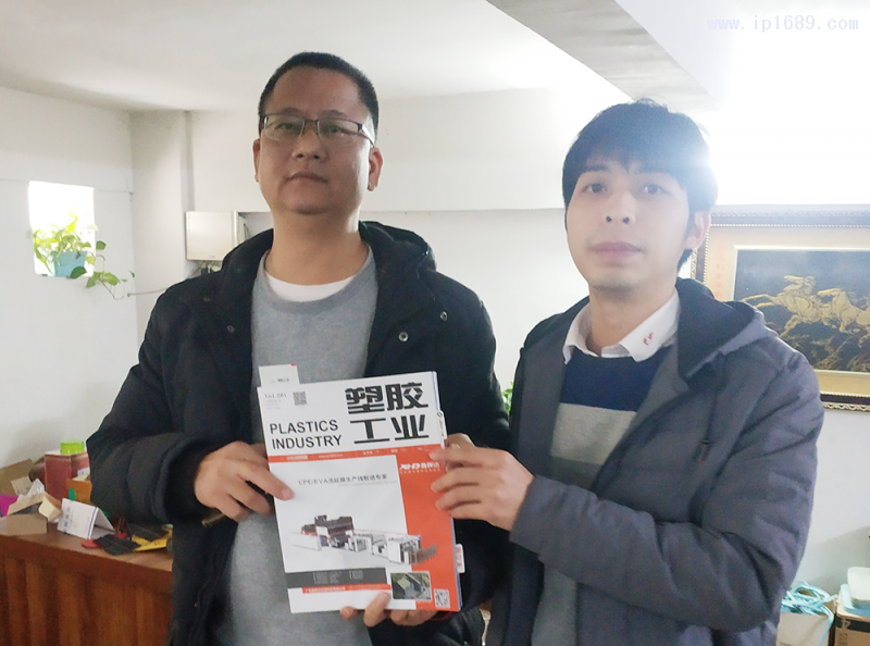 廣州和唐塑料制品有限公司總經(jīng)理舒堅(jiān)強(qiáng)（左）