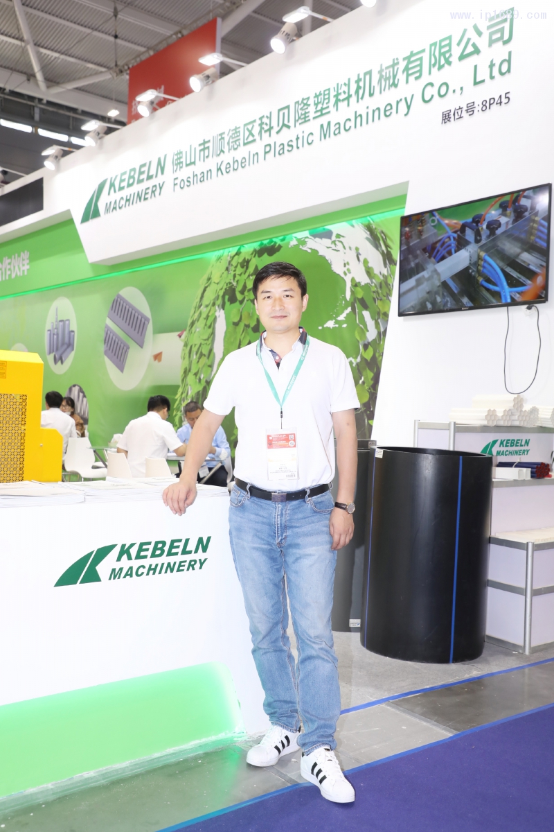 佛山市順德區科貝隆塑料機械有限公司總經理高聰華(左