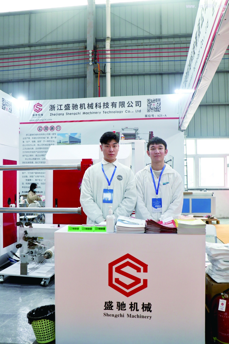 浙江盛馳機械科技有限公司    銷售經理曾晨曦（左）