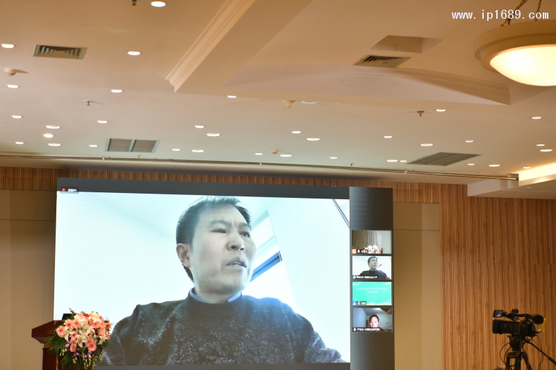 云南省塑料行業(yè)協(xié)會(huì)專家委員會(huì)常務(wù)副主任兼秘書長解林坤