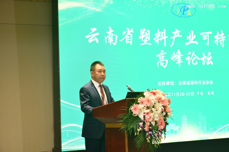 云南省塑料行業(yè)協(xié)會(huì)第六屆理事會(huì)會(huì)長譚朝華