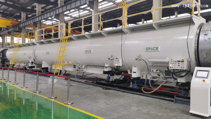 集多重優勢于一身的HDPE 710mm-1600mm管材擠出生產線