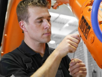 庫卡：共鑄鼎盛國力 譜寫時(shí)代榮光