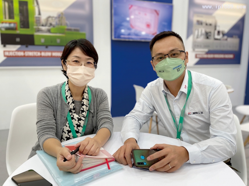 柳州精業-總經理-文瀾(左)