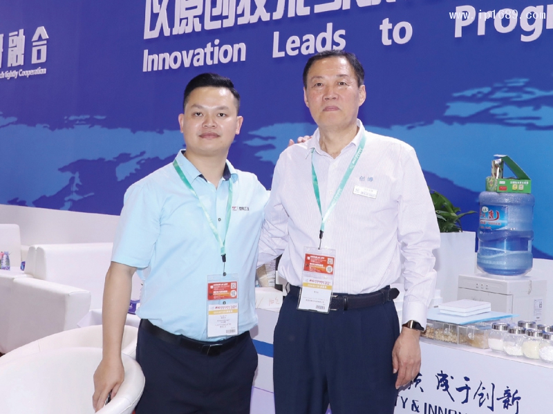 南京創博機械設備有限公司-總經理-李東生(右)與本刊總編徐森-合影