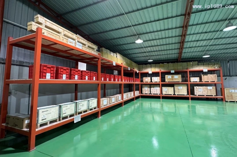 服務(wù)中心擁有整機(jī)倉(cāng)、零件倉(cāng)、客戶試模中心等