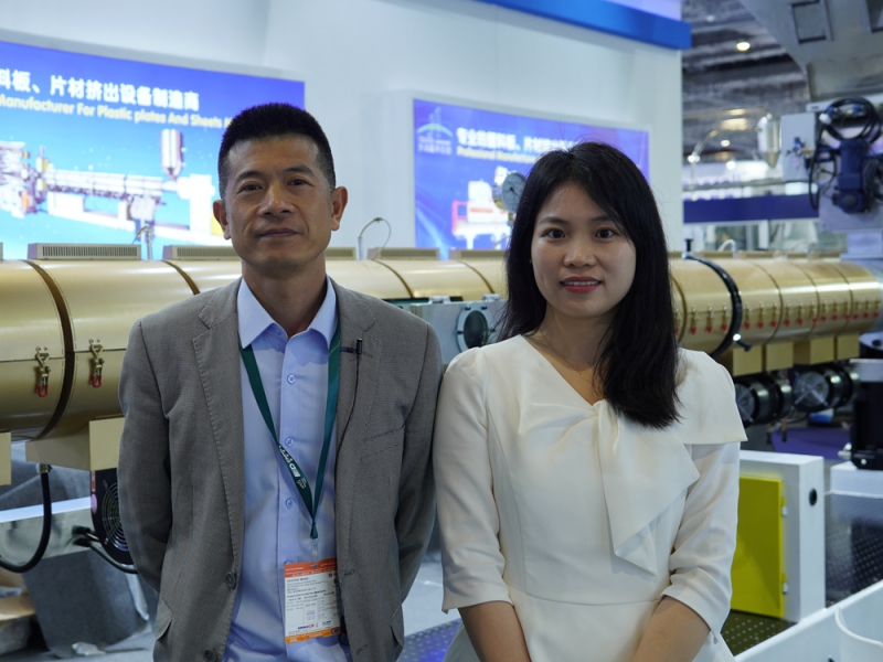 19-寧波天佳塑料機械有限公司-副總經理洪靜斌（左）