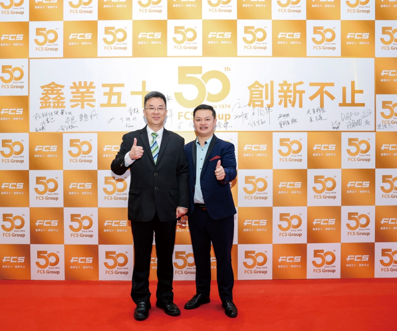 富強鑫集團副董事長王俊杰(左)和《塑膠工業》總經理徐森(右)合影-拷貝