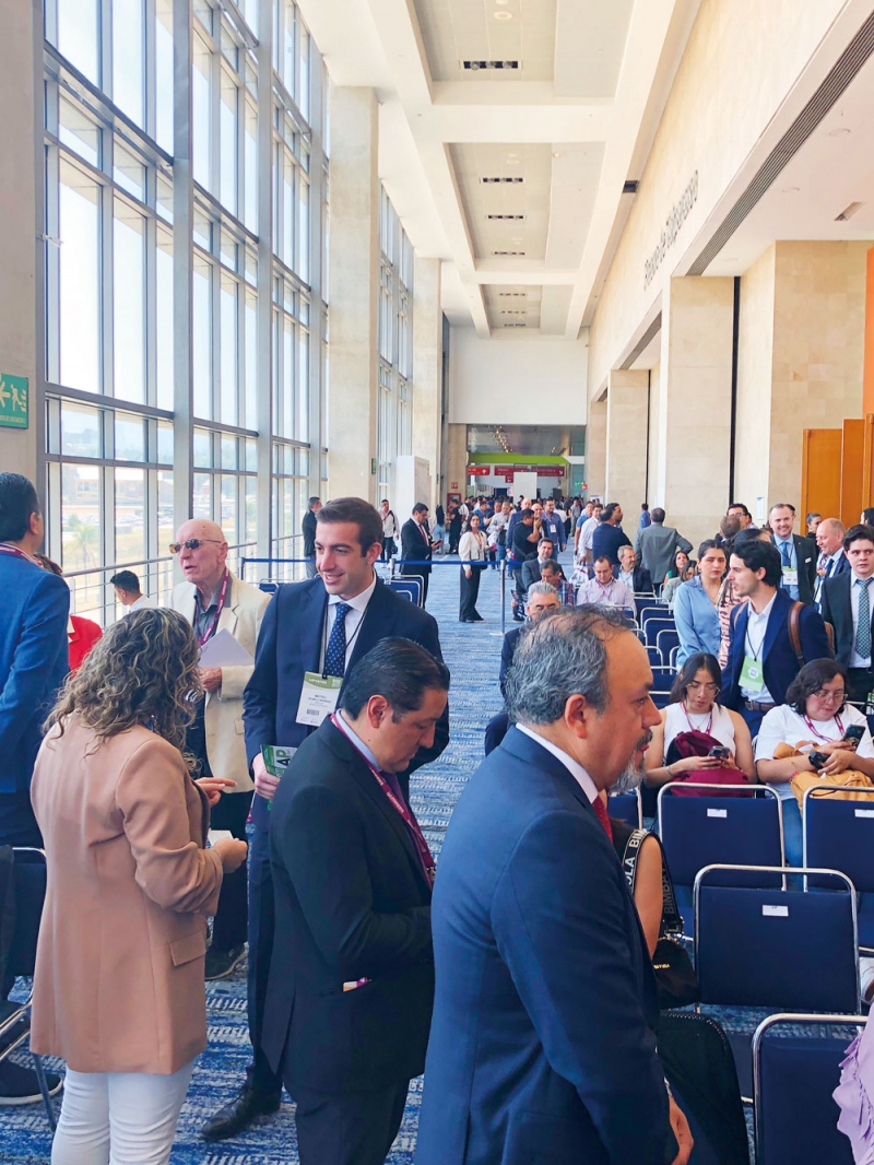 展會(huì)現(xiàn)場(chǎng)人潮涌動(dòng)-拷貝