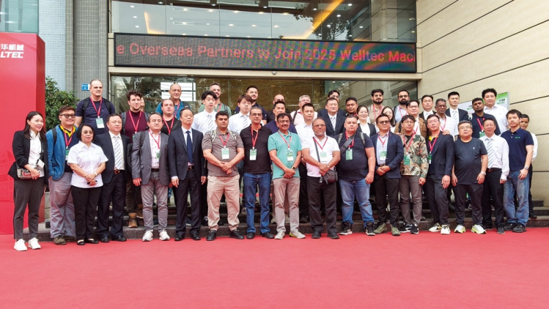 東華機械華南開放日：AI賦能、云控全局，定義下一代智造-拷貝