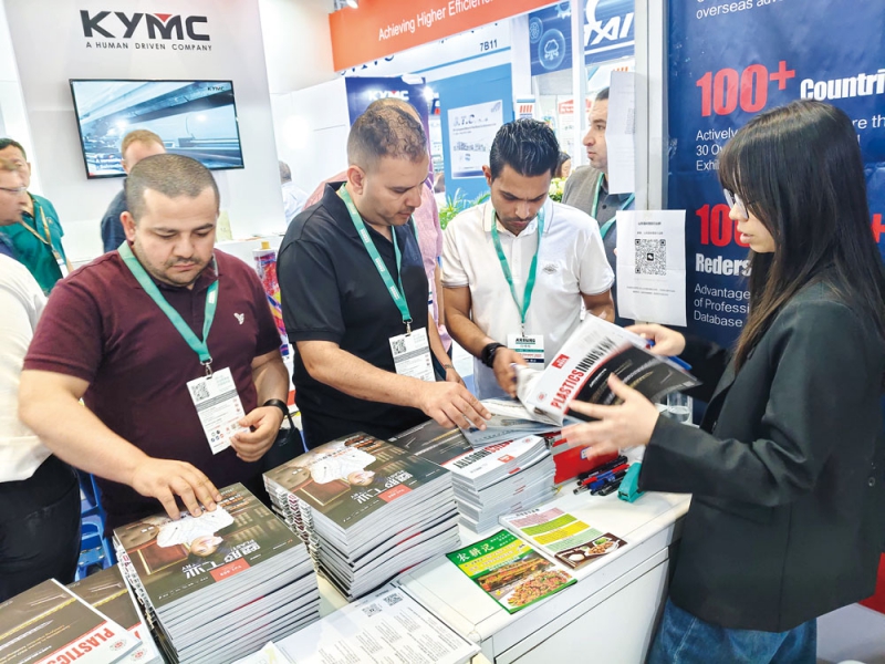 團隊積極搭建國內(nèi)外企業(yè)交流的橋梁，助力中國塑企拓展國際市場-拷貝