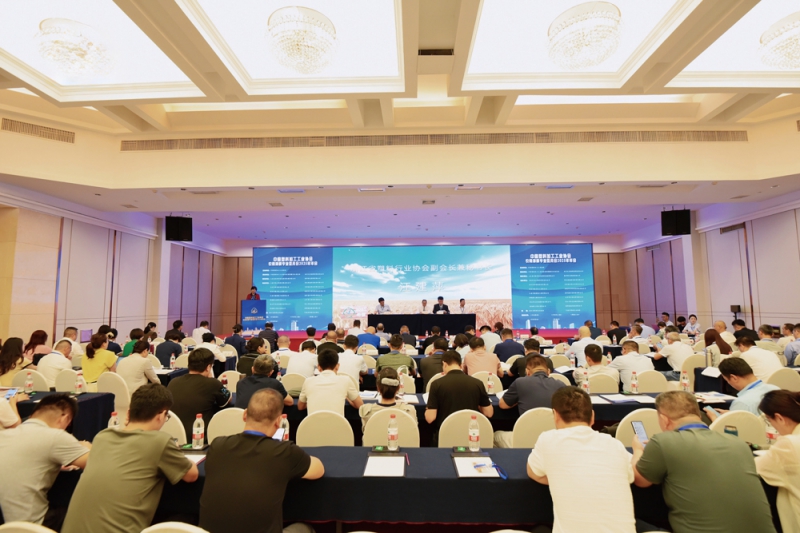 會議重點圍繞農膜產業轉型升級、綠色低碳技術創新等核心議題展開研討